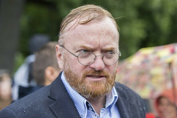 Виталий Милонов призвал запретить женщинам ходить без нижнего белья в общественных местах