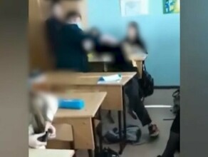 В школе Хабаровска уборщица подралась с 7классником видео 18