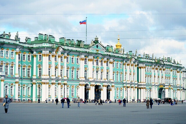 Извините не в этом году в Петербурге власти ввели новые запреты чтобы туристы не приезжали на Новый год