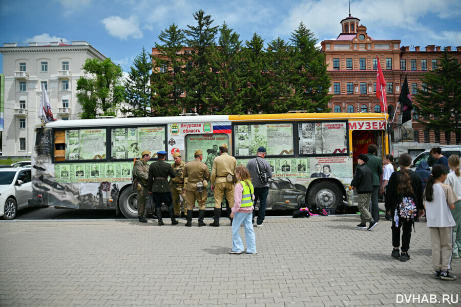 В Хабаровске в амурский Автобус Победы выстроились очереди