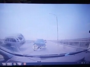 Появилось видео момента ДТП на старом мосту через Зею