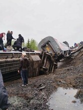 Пассажирский поезд сошел с рельсов Перевернулись 9 вагонов с людьми видео