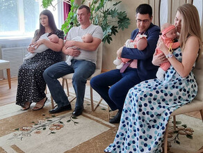 Впервые в амурском городе прошла церемония имянаречения двойняшек родившихся в один день фото