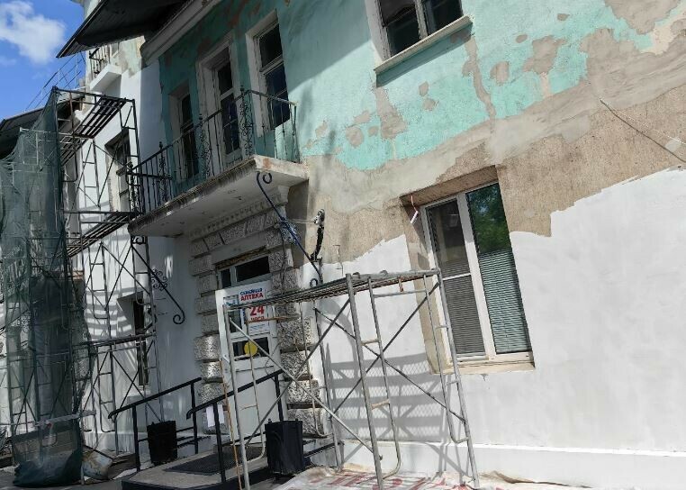 В Благовещенске на фасадах зданий советской постройки восстановят утраченное декоративное оформление