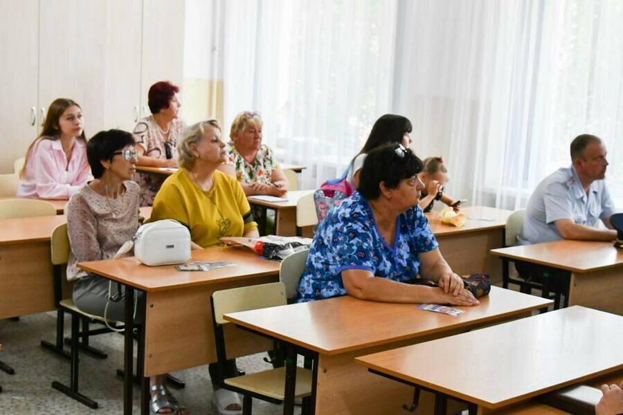 Круглосуточная продажа спиртного и шумные соседи полицейские Благовещенска ответили на вопросы горожан фото 