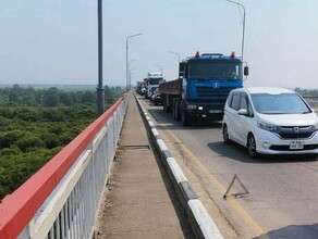На мосту через Зею в Благовещенске тройное ДТП движение затруднено фото 