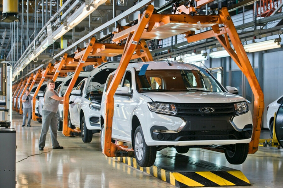 Госслужащим разрешили ездить еще на двух новых марках автомобилей