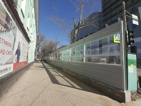 Есть вопросы к внешнему виду суд постановил убрать шумозащитный экран в центре Благовещенска напротив ТЦ Фестиваль парк
