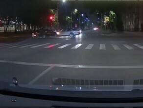 В Благовещенске на пустой дороге произошло лобовое столкновение