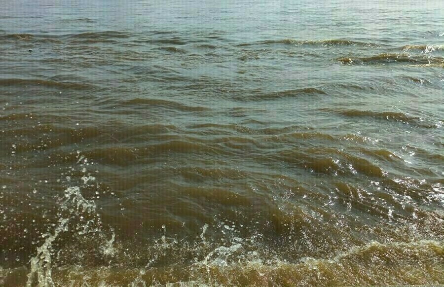 Двух подростков затянуло в водоворот на Зее