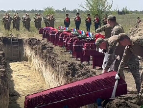 В ЛНР с почестями захоронили 20 неизвестных бойцов погибших в зоне СВО