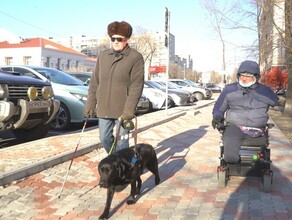 Слепого отодвинь Инвалидколясочник выяснял как по городу передвигаются незрячие люди