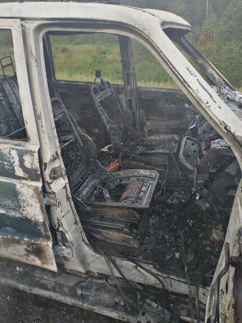 На трассе в Амурской области во время движения начал гореть салон автомобиля в котором ехала семья с ребенком