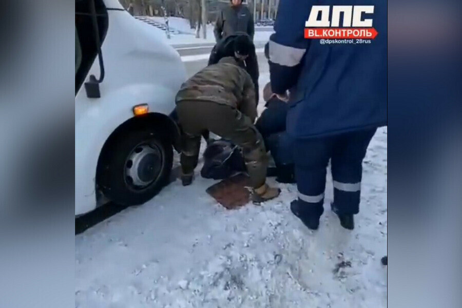 Соцсети в Свободном маршрутка сбила пешеходов видео 18