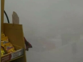 Девочки не дышите В Зее супермаркет накрыло густым дымом видео