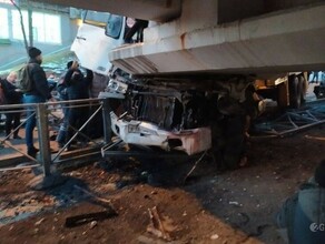 Массовая авария во Владивостоке большегруз протаранил 16 машин и пассажирский автобус есть жертвы видео