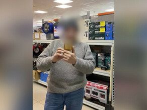 Ковиддиссидент В магазине Благовещенска мужчина отказывался надевать маску и грозил позвонить в полицию видео