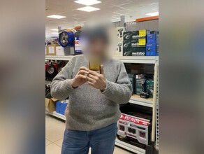 Ковиддиссидент В магазине Благовещенска мужчина отказывался надевать маску и грозил позвонить в полицию видео