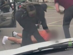 Вытащили прямо изза руля преступника задержали на улице Благовещенска видео 