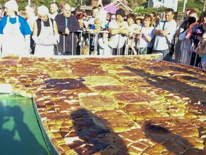 Огромный рыбный пирог в форме сивуча испекли на Дальнем Востоке