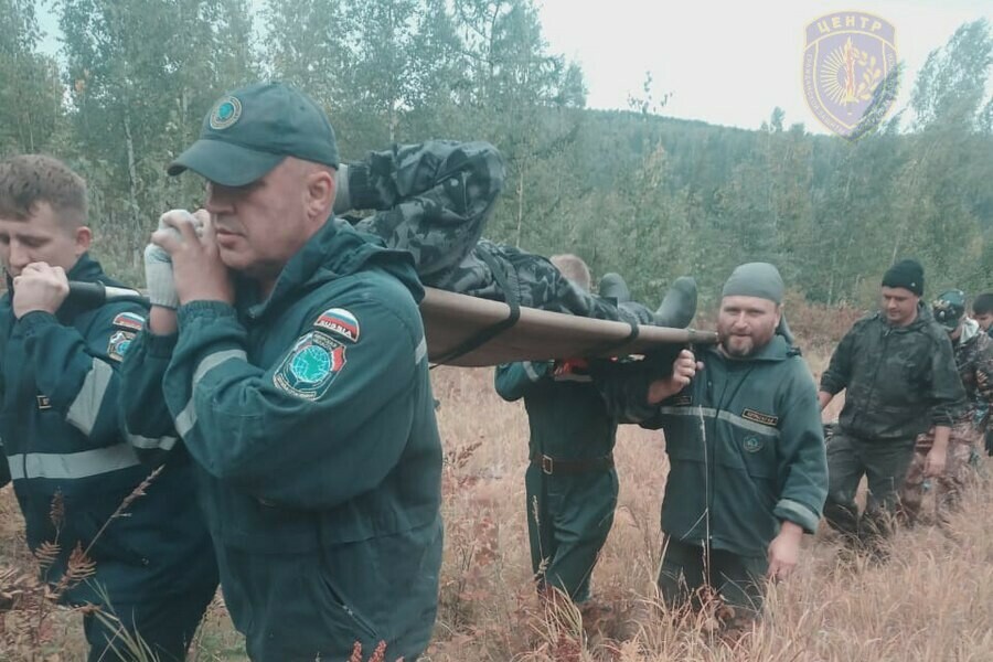 Амурчанина отправившегося за ягодой в лес нашли спустя несколько дней он не мог сам передвигаться фото 