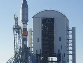 На космодроме Восточный ракета Союз с британскими спутниками  установлена в стартовую систему