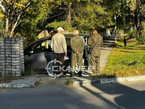 Стала известна причина по которой автомобиль въехал в кирпичный забор в Благовещенске 