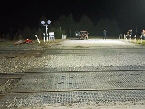 Поезд столкнулся с авто на железнодорожном переезде в Приамурье фото 