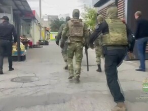 В Благовещенске прошли массовые рейды на рынках и базах где работают мигранты Какие нарушения нашли видео