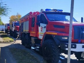 Повреждена рядом стоящая машина пожар произошел в доме Благовещенска видео 