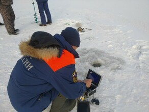 Вон она на Бурейском водохранилище спасатели опустили под лед камеру и увидели провалившуюся машину фото видео