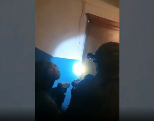 Двое школьников подожгли вертолет 