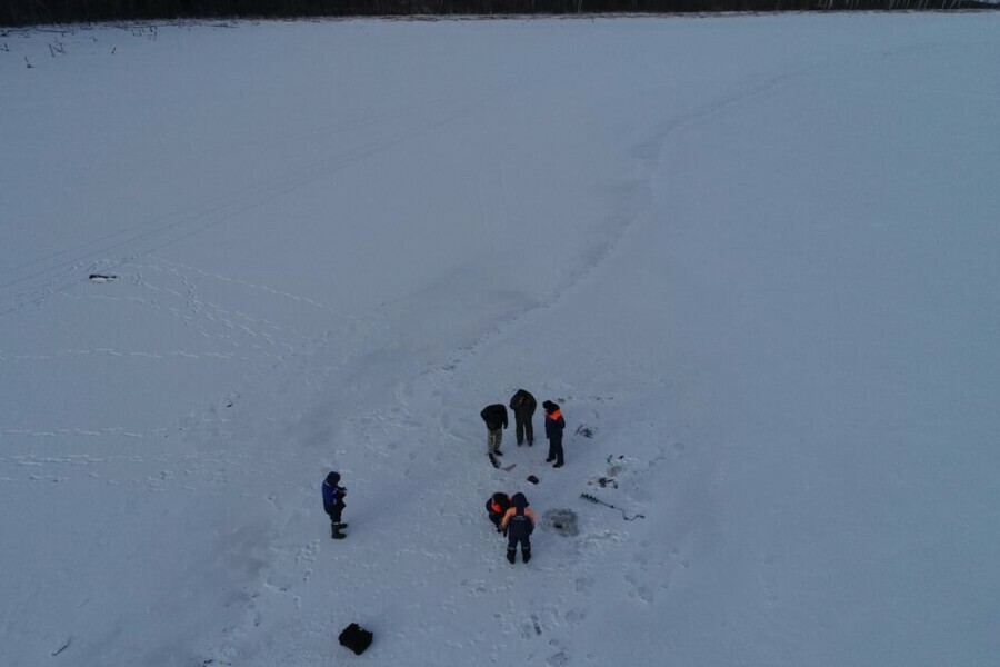 На Бурейском водохранилище водолазы подняли из воды тела двух рыбаков обновлено 