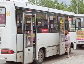 В благовещенском автобусе пассажир взорвал петарду после конфликта с женщиной