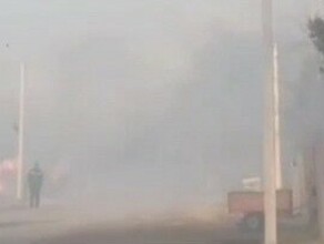 Очевидцы страшного пожара в Невере задымленность была такая что люди не видели куда идти видео