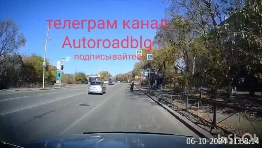 Девушкаводитель чуть не сбила мужчину на пешеходном переходе в Благовещенске 