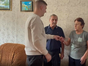 Пожилые амурчане по звонку полицейского собрали деньги и в полотенце отдали мошенникам видео