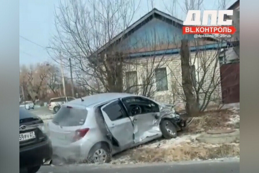 В Благовещенске лоб в лоб столкнулись две иномарки Есть пострадавшие фото видео