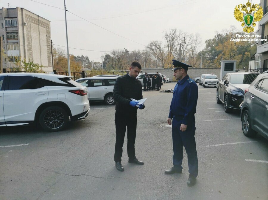 Утром в Благовещенске упал с высоты и разбился насмерть 16летний юноша