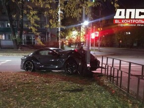 Мэрия Благовещенска потребует крупную сумму с водителя Toyota Supra врезавшегося в опору светофора 
