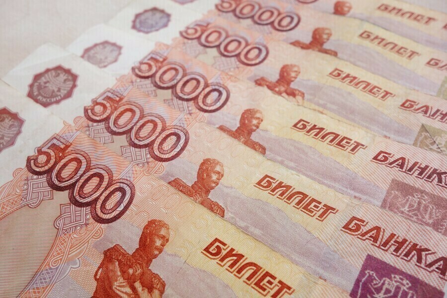 Амурчане начали получать по 5 тысяч рублей от президента