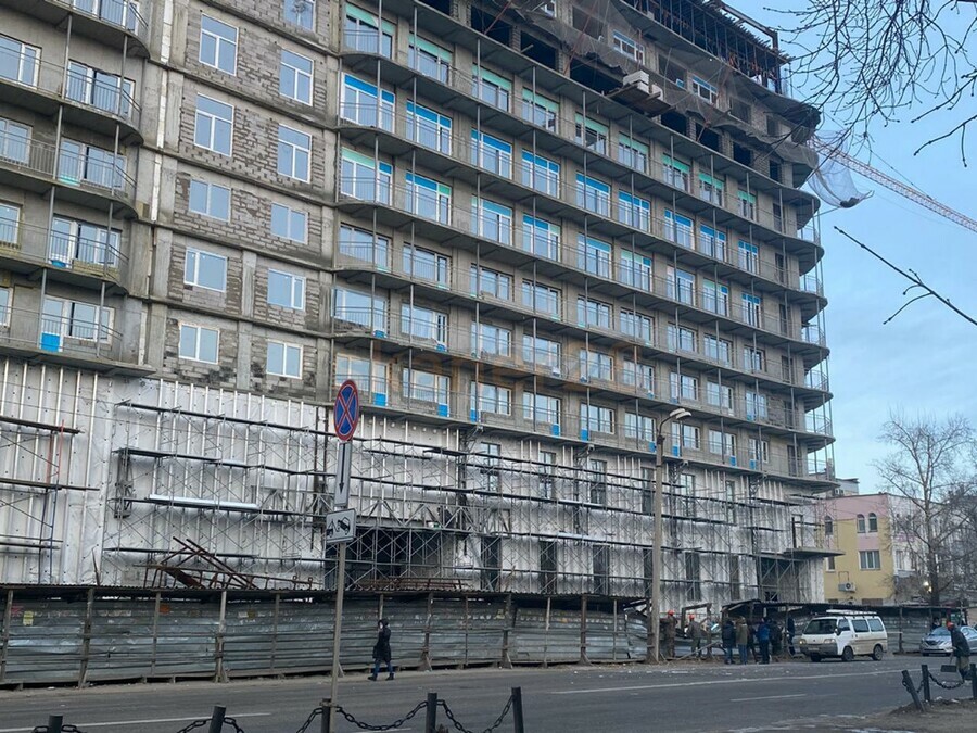 Прокуратура начала проверку по факту падения груза со строительного крана в центре Благовещенска