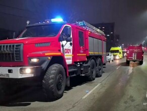 Разбивали окна и вытаскивали людей Поздно вечером в Благовещенске сгорел жилой дом