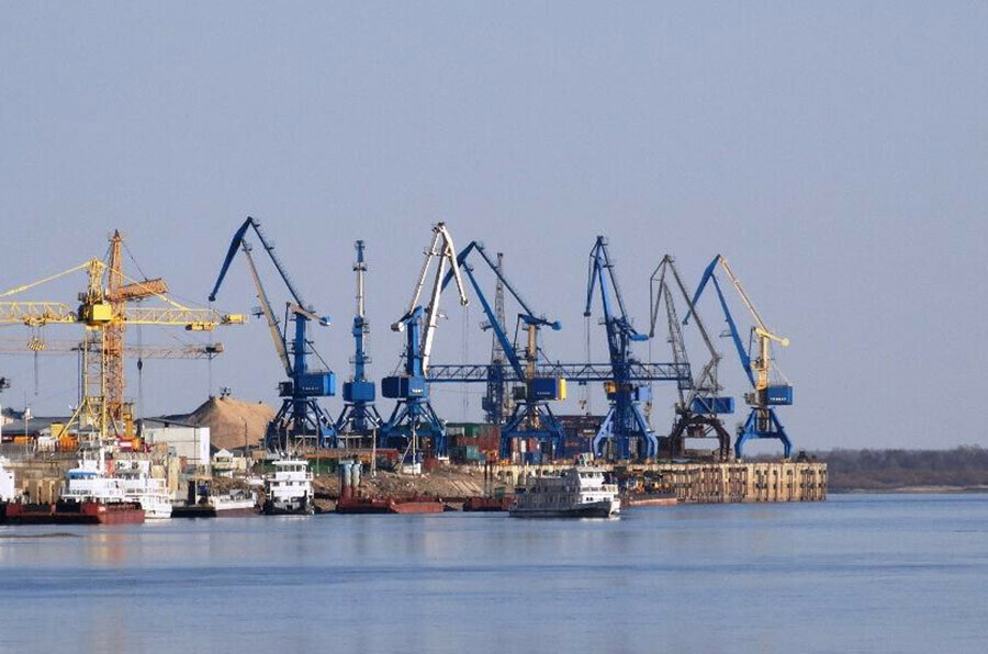 Тяжелый несчастный случай произошел на судне в торговом порту Благовещенска 