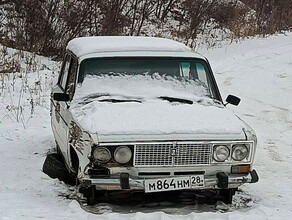В лесу под Благовещенском нашли брошенное авто Возможно машину угнали