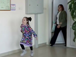 8летняя благовещенка родившаяся с весом 800 граммов встретилась с врачами которые ее выходили видео