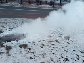 У жителей района Тепличного отключили отопление и воду Люди винят те самые парящие люки