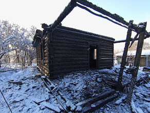 Один вышел сам другого вынесли на руках третий погиб в Амурской области дотла сгорел дом