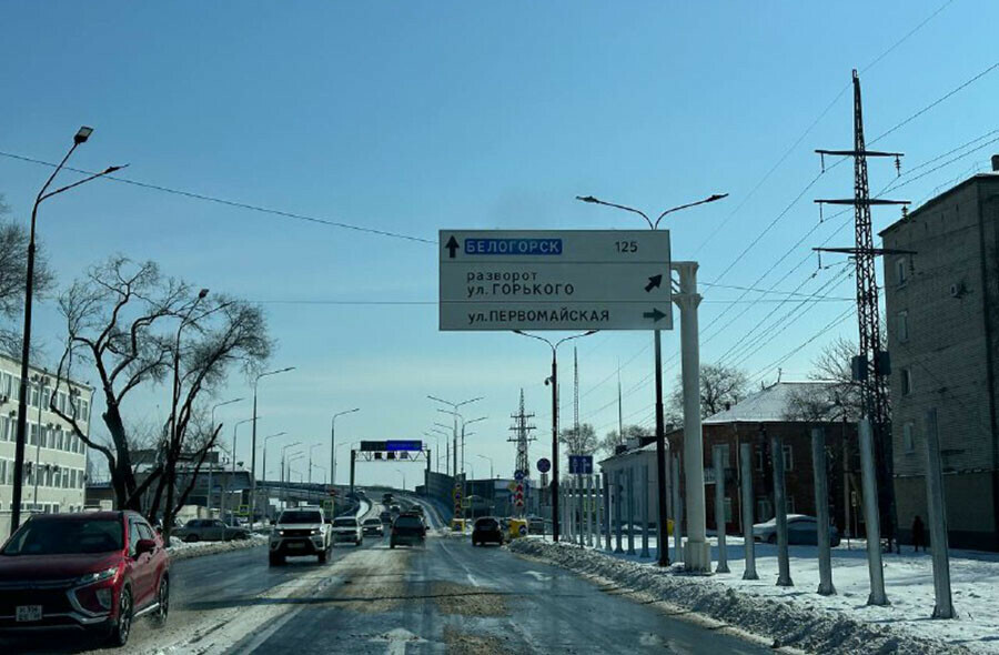 Амурчан на легковых авто очень просят ездить по новому мосту через Зею