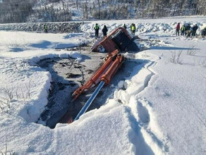В Тындинском округе подняли из воды экскаватор и обнаружили тело машиниста